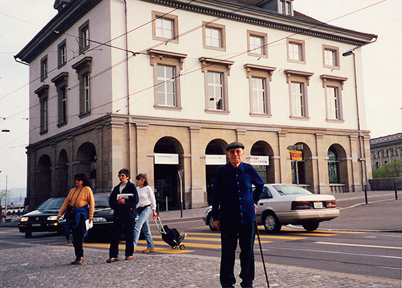 1999 - Sacilotto em frente à Helmhaus em Zurique