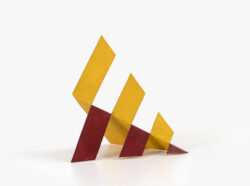 Maquete escultura 2 (amarela e vermelha)