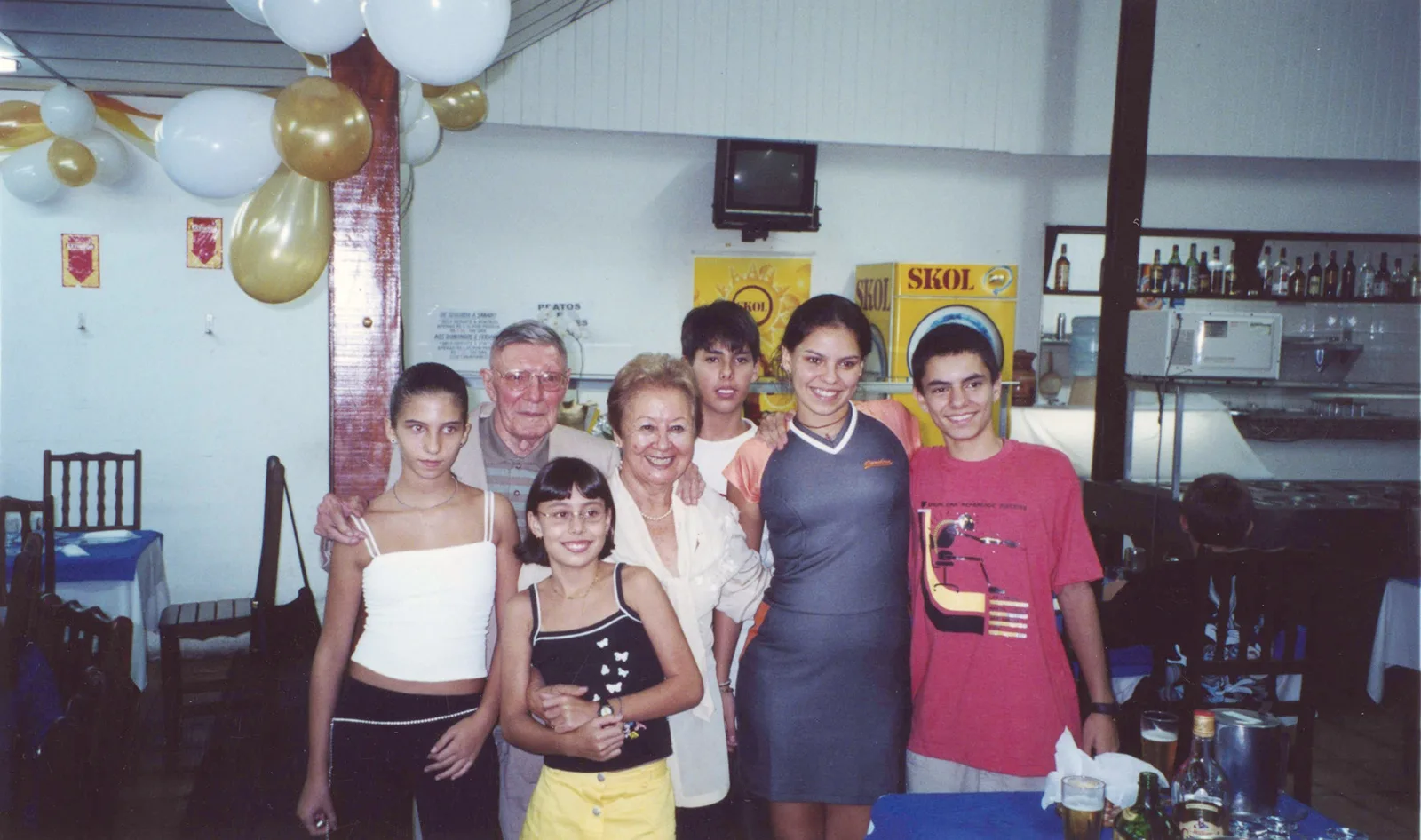 Comemoração dos 50 anos de casados, 2001. Natália, Laura, dona Helena, Renata, Renan, Sacilotto e Lucas