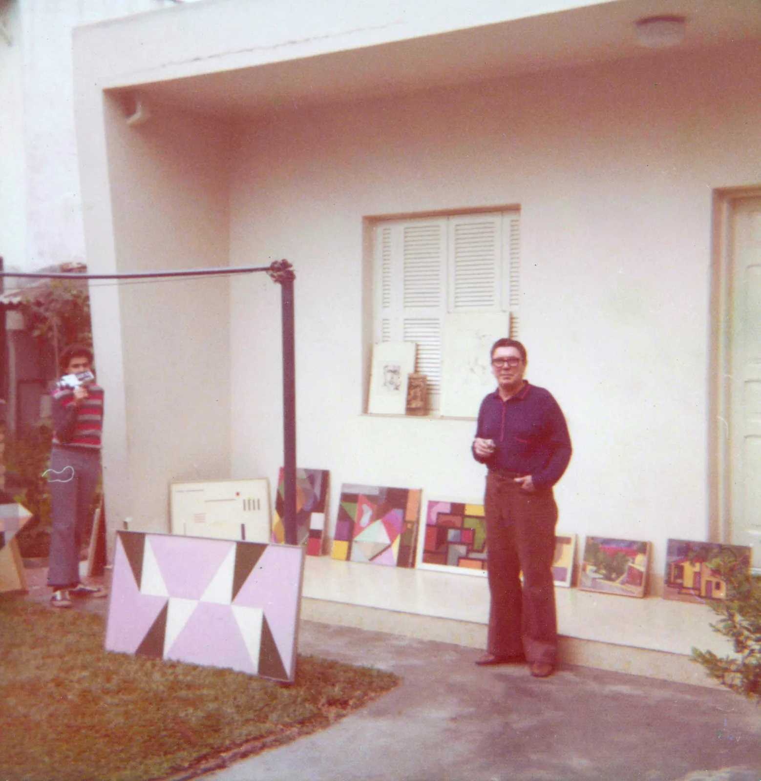 Sacilotto em frente à sua casa, Santo André, década de 1970