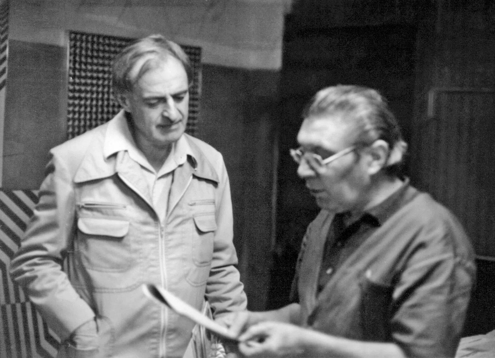 Sacilotto com Walter Zanini no ateliê, sem data