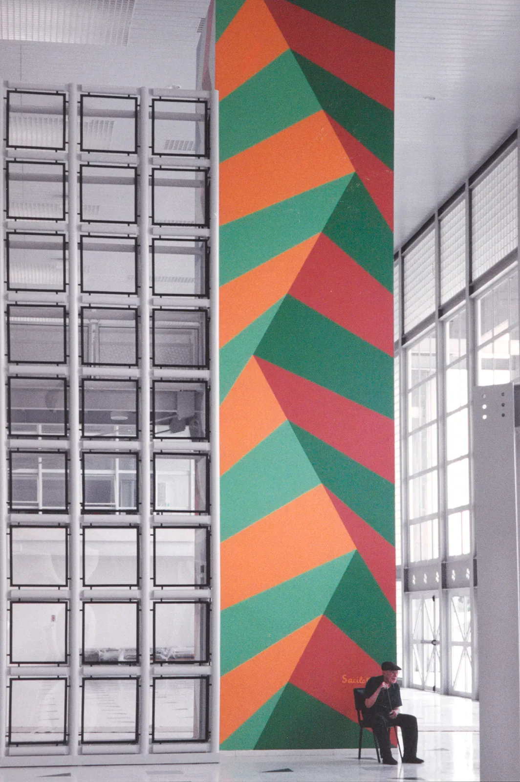 Painel produzido na caixa do elevador do Sesc Santo André, 2002