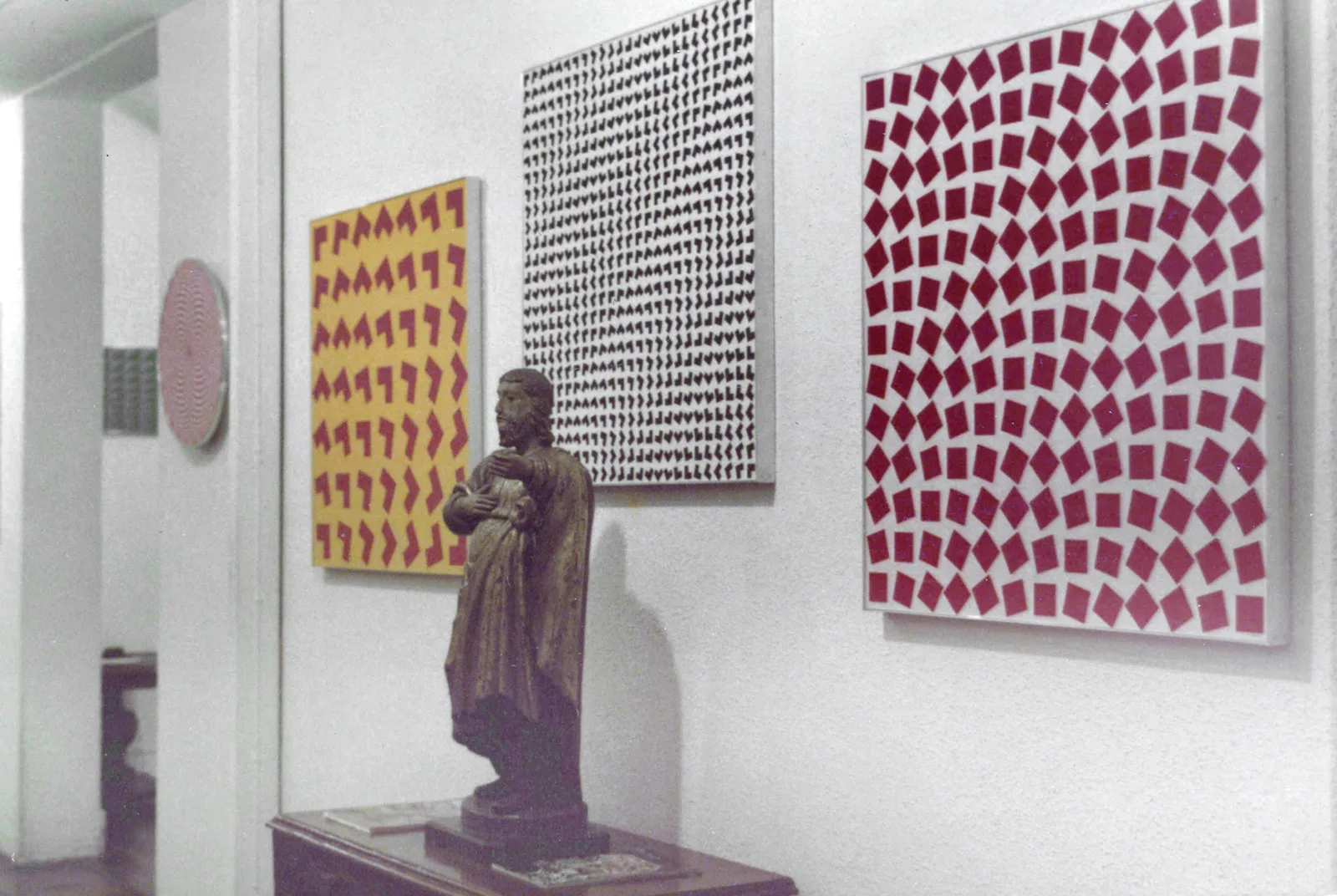 Exposição "Obras dos últimos anos" na Galeria Cosme Velho, com curadoria de Theon Spanudis, em São Paulo, 1982