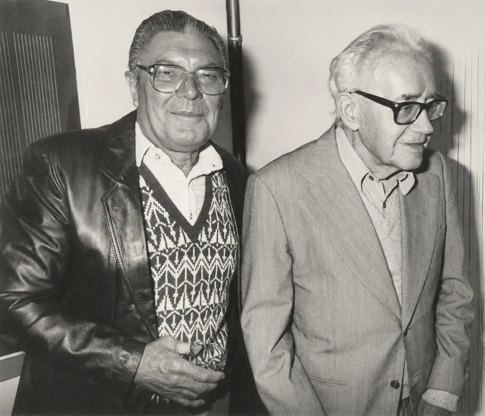 Sacilotto e Lothar Charoux na abertura da exposição "Lothar Charoux e Sacilotto: exposição comemorativa de aniversário da Pinacoteca" na Pinacoteca de São Bernardo do Campo, 1986. Foto: Prefeitura do Município de São Bernardo do Campo, divisão de relações públicas e imprensa, serviço fotográfico