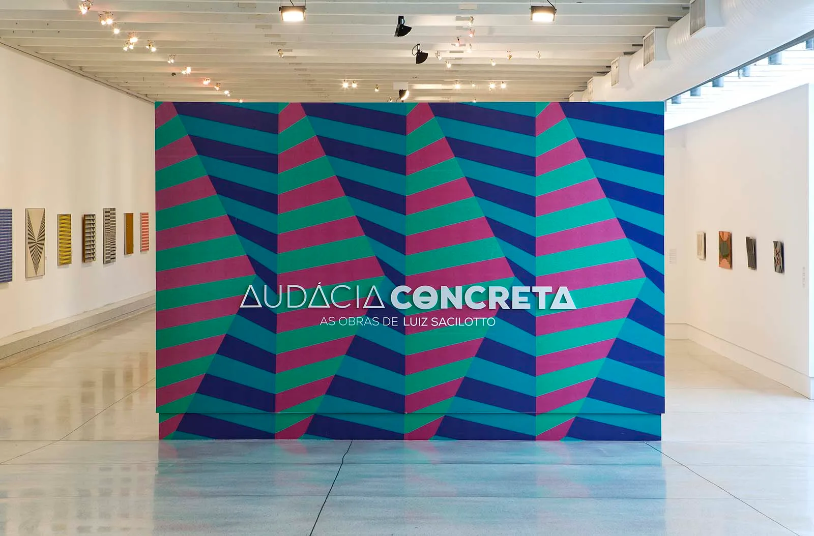 Exposição "Audácia concreta: as obras de Luiz Sacilotto", Museu Oscar Niemeyer, Curitiba, 2015. Foto: Sergio Guerini