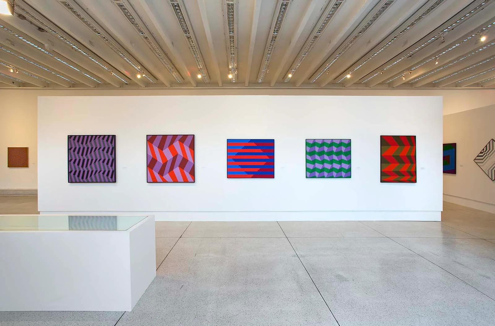 Exposição "Audácia concreta: as obras de Luiz Sacilotto", Museu Oscar Niemeyer, Curitiba, 2015. Foto: Sergio Guerini