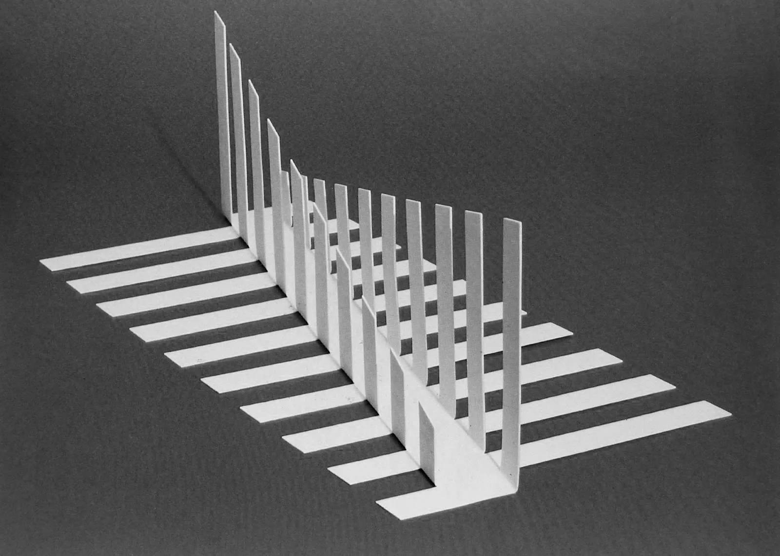 "C 5940", chapa de alumínio cortada, dobrada e pintada, 86,0 × 41,0 × 29,0 cm