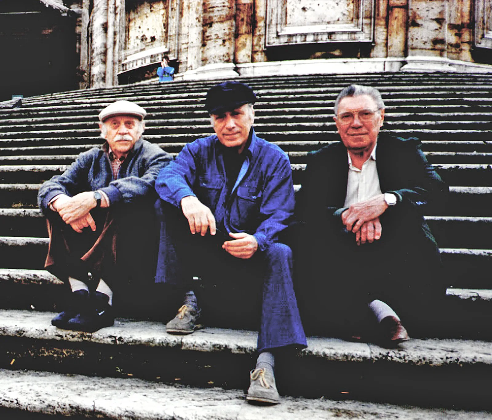 Hércules Barsotti, Arcangelo Ianelli e Luiz Sacilotto na escadaria da Basílica de Santa Maria Maior, em Roma, 1991